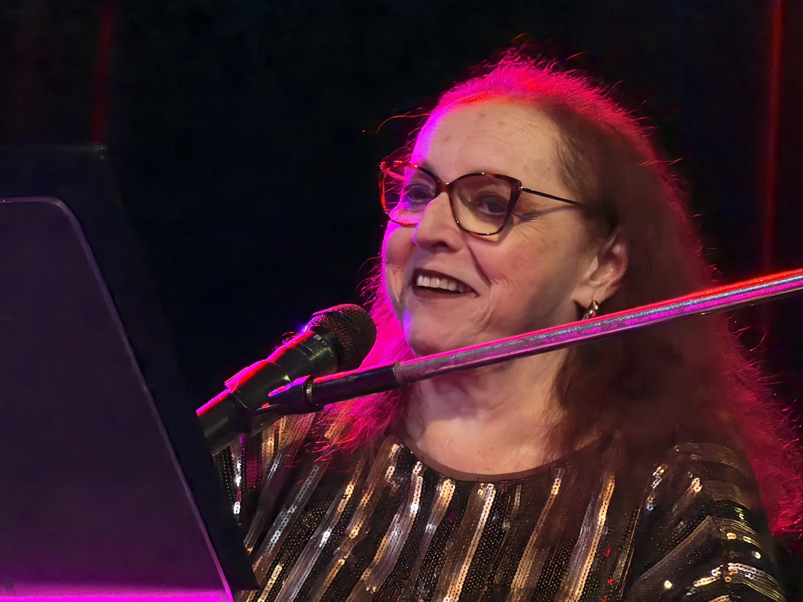 Cida Moreira cantando Angela Ro Ro ao vivo