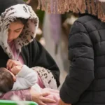 Mulher grávida libanesa em abrigo, impacto do conflito