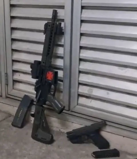 Confronto em São Cristóvão com polícia e armas apreendidas