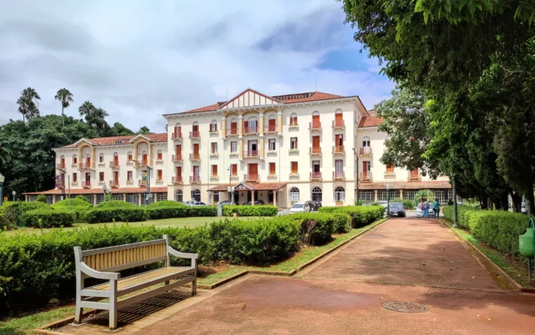 Fachada do Palace Hotel e Thermas Antônio Carlos, patrimônio cultural de Poços de Caldas.