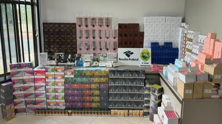 Produtos apreendidos em contrabando no Paraná: cigarros eletrônicos, anabolizantes, canetas emagrecedoras, cosméticos.