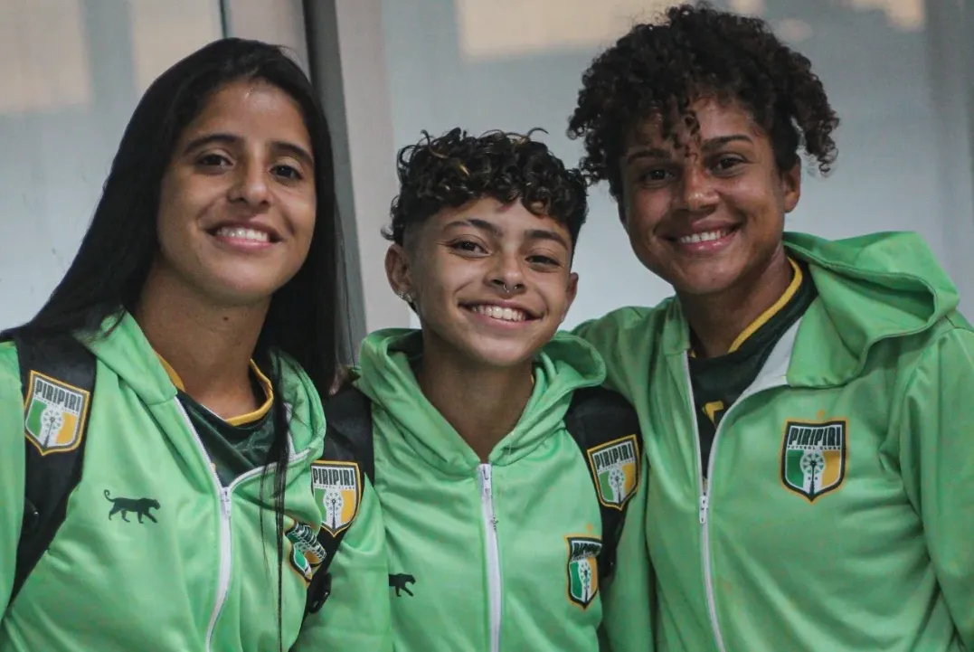 Time feminino Liga São João embarcando para Copa do Brasil