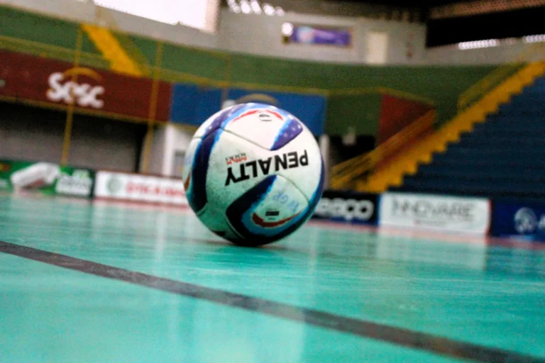 Partida de futsal juvenil da Copa TV Grande Rio com Colégio Cristão e Colégio Castro Alves
