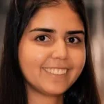 Pessoas em luto durante o sepultamento de Íris Cândida, jovem vítima de ataque com fogo, em Delfinópolis, MG.