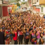 Pessoas correndo na corrida beneficente "JB Fitness" em Maraial, com o objetivo de arrecadar alimentos e promover saúde.