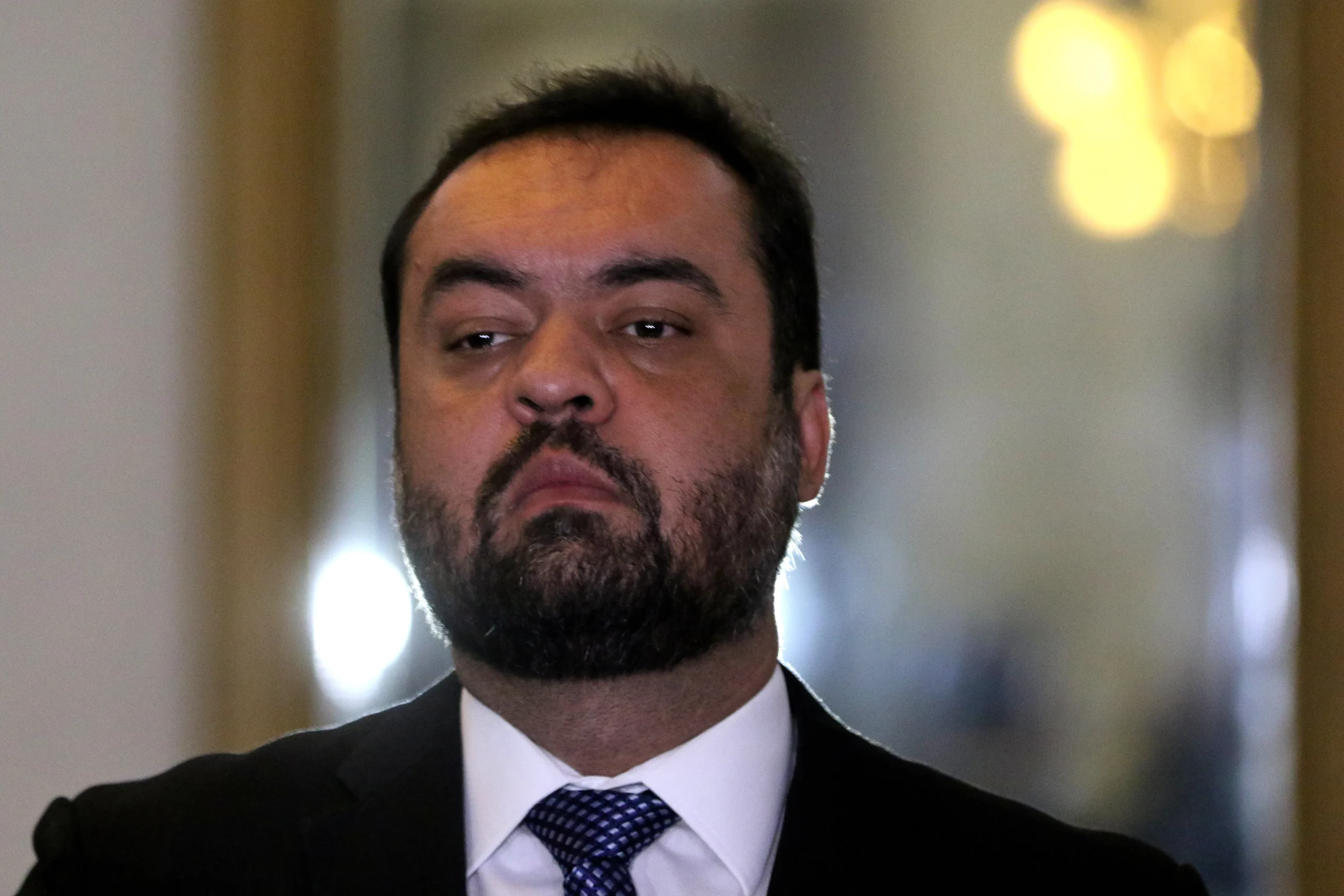 Palácio Guanabara, Rio de Janeiro, sede do governo, simbolizando o bloqueio de 730 milhões de reais em verbas para obras municipais.