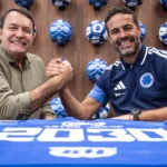 Artur Jorge e Pedro Lourenço em reunião sobre as contratações do Cruzeiro