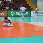 Partida da Copa TV Grande Rio de Futsal, jogadores em campo, futsal, esporte