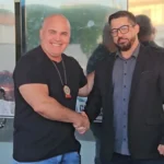 Delegado Márcio Caldas Guarus em frente à delegacia