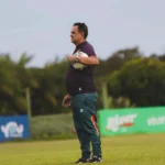 Francisco Diá, técnico do Sampaio Corrêa, durante treino de futebol