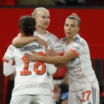Pernille Harder comemora título com o Bayern de Munique