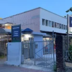 Médicos e enfermeiros cuidando de crianças em pronto atendimento de hospital pediátrico em BH.