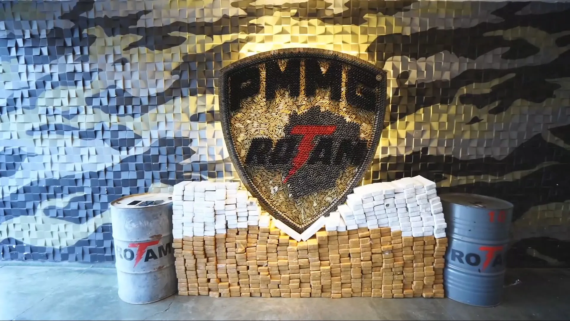 Homens presos com maconha em BH, veículo de carga apreendido pela polícia