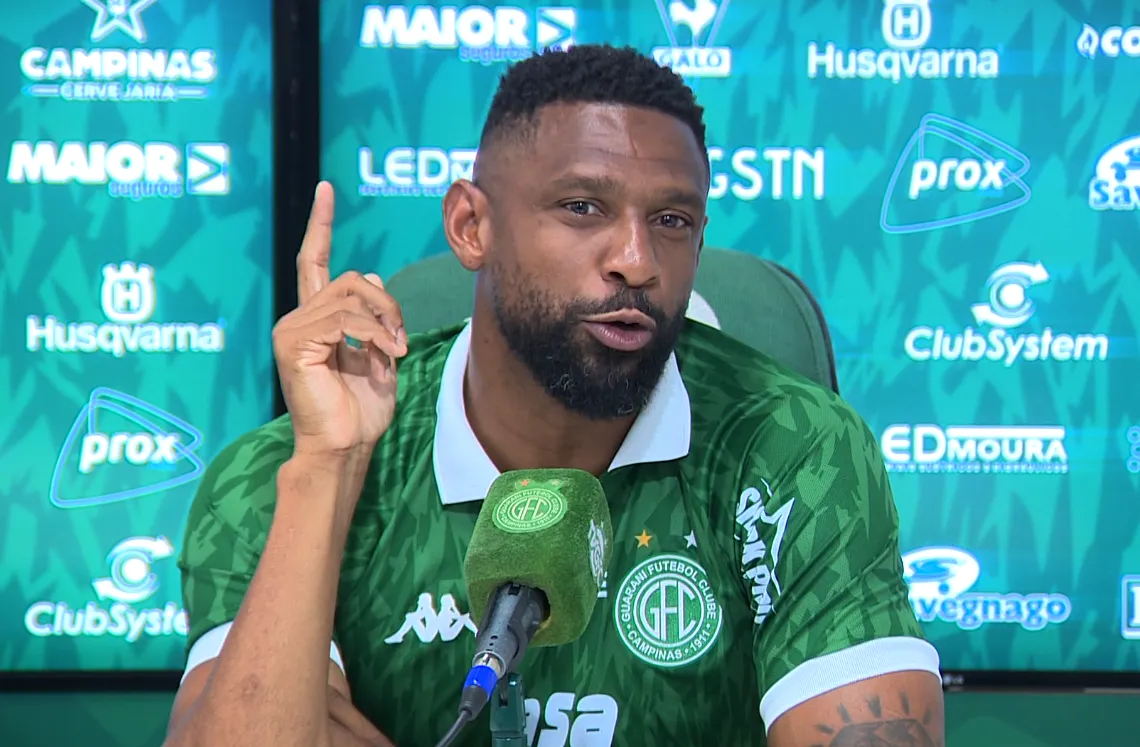 Zagueiro Rafael Donato do Guarani em ação