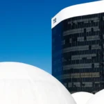 Urna eletrônica com bandeira do Brasil, voto, democracia, eleições brasileiras