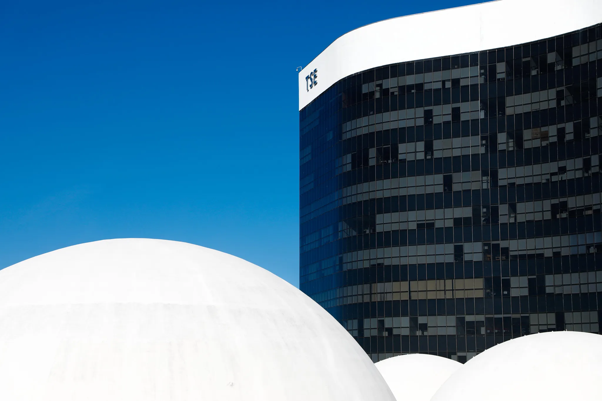 Urna eletrônica com bandeira do Brasil, voto, democracia, eleições brasileiras