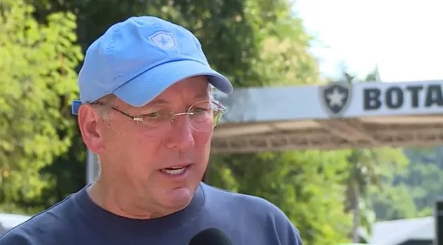 John Textor com elenco do Botafogo sobre recuperação judicial da SAF