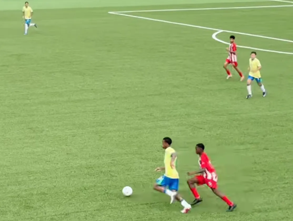 Time Brasil Sub-15 comemorando gol contra Santa Cruz-AC em amistoso