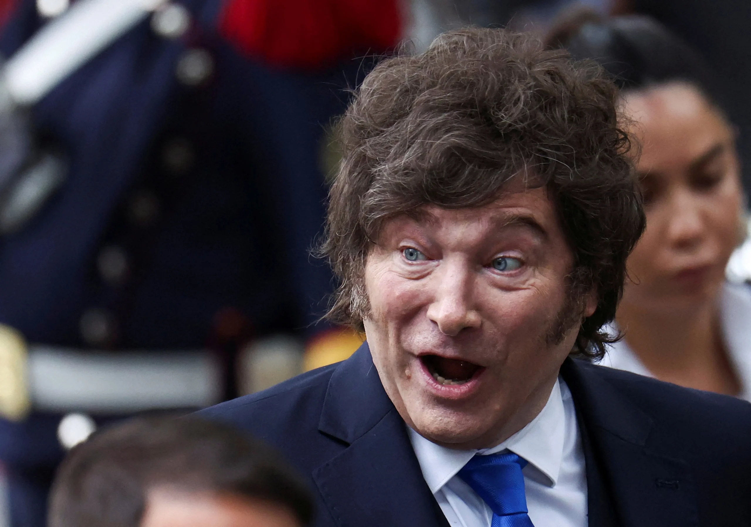 Javier Milei e Benjamin Netanyahu apertando as mãos em Israel