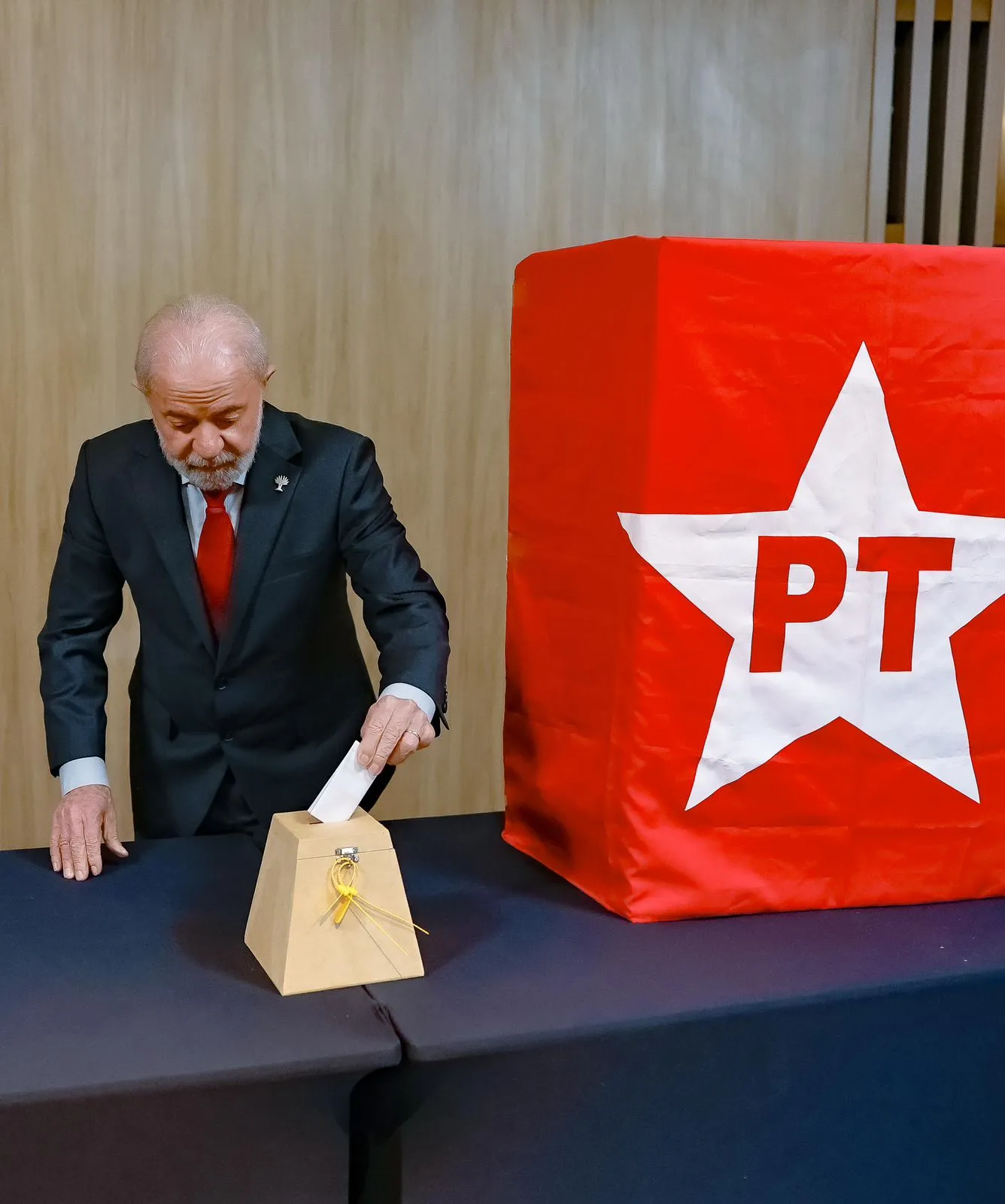 Políticos do PT em congresso, discutindo reformas, reforma do Judiciário, eleições, Brasília