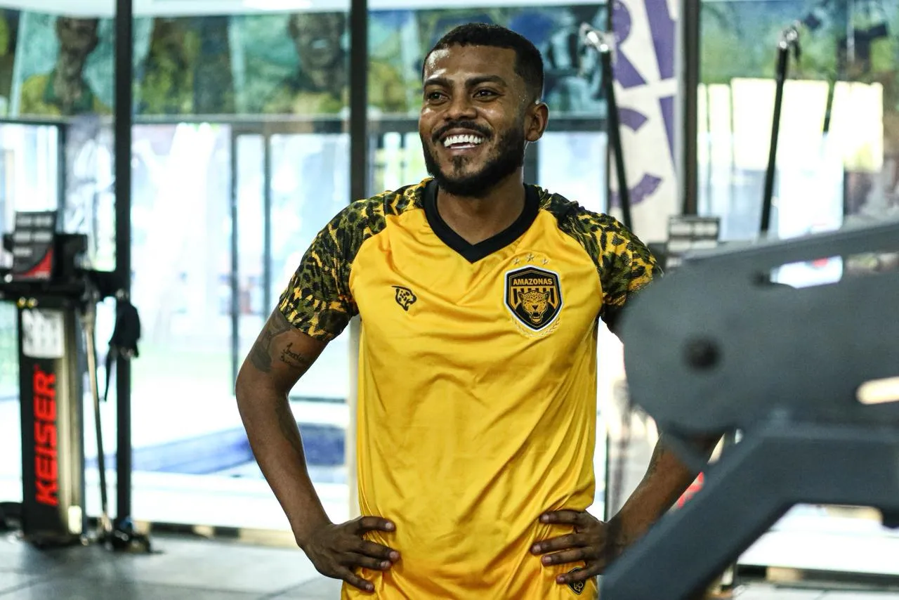 Marcelo Cirino comemora gol pelo Amazonas FC na Série C