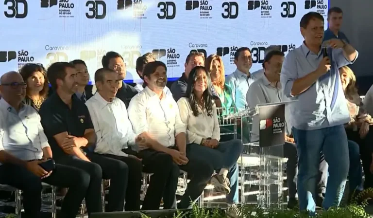 Tarcísio de Freitas vistoriando obras do Trem Intercidades e inaugurando Fatec em Campinas