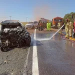 Ambulância atendendo acidente na BR-369 com vários veículos envolvidos e socorristas em ação.