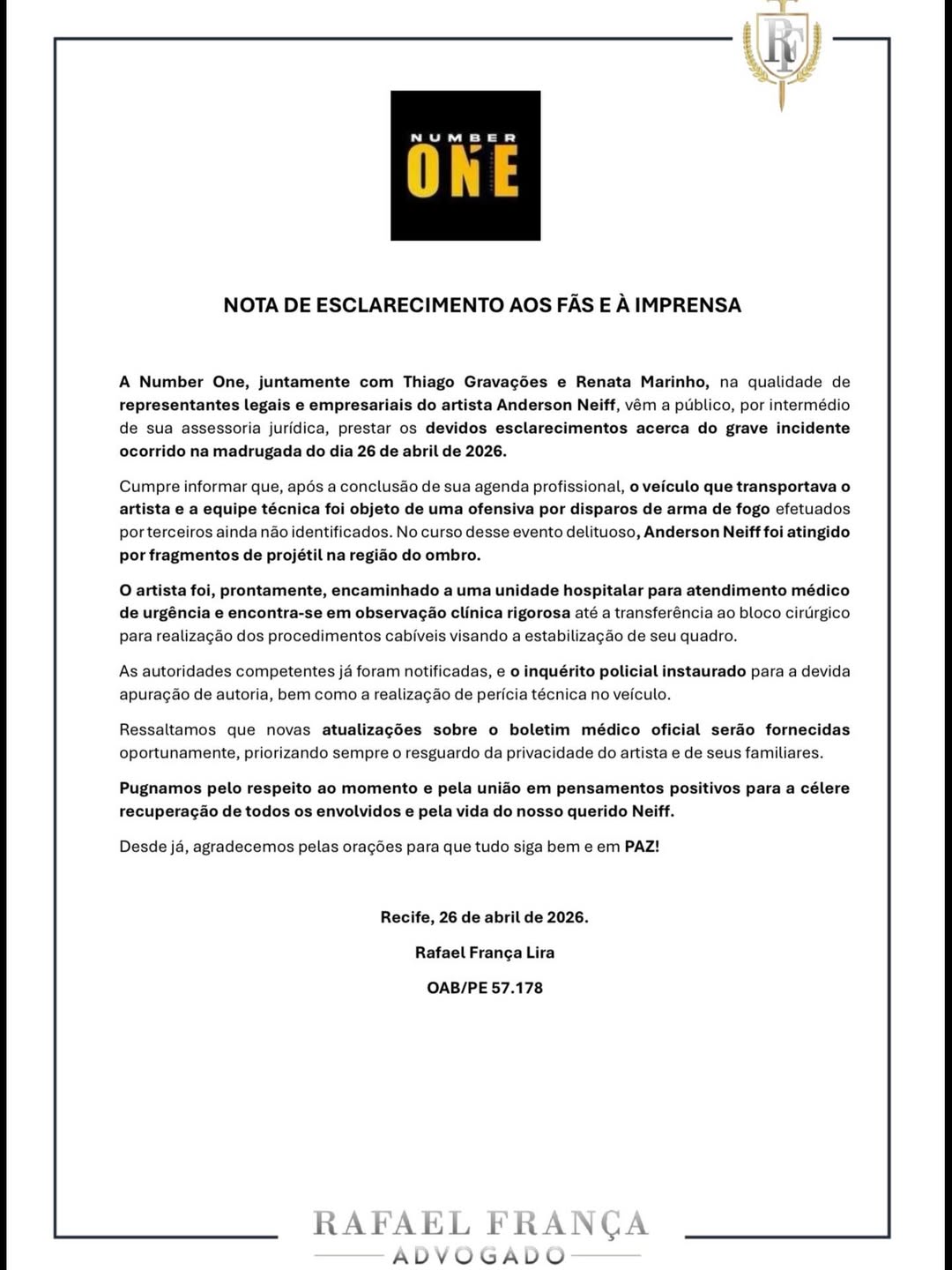 Anderson Neiff em cama de hospital, com equipe médica ao redor, após incidente em SP