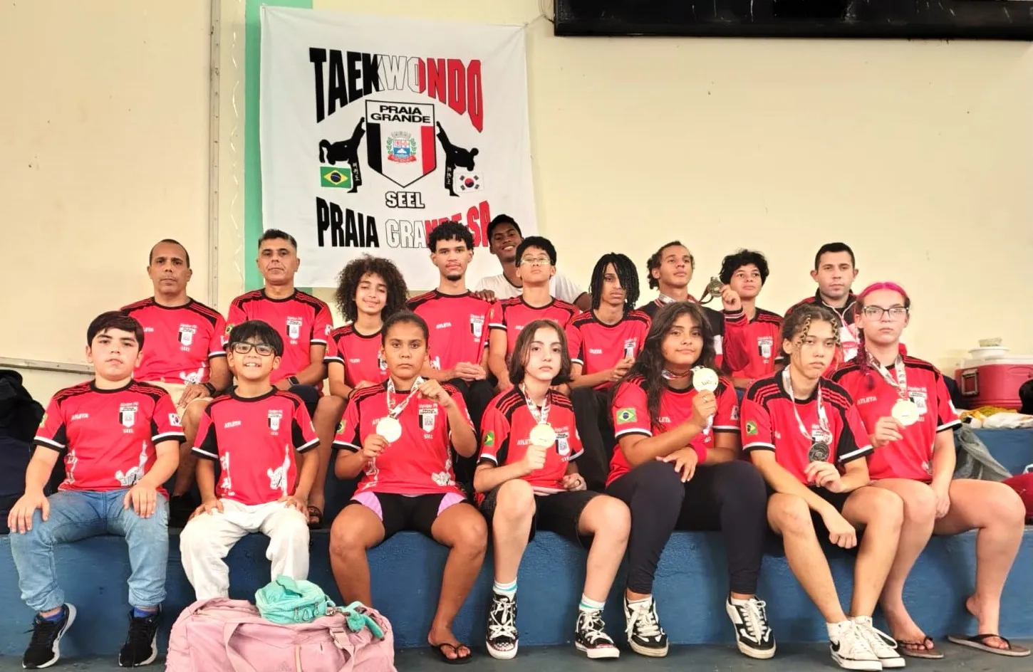 Equipe de Taekwondo de Praia Grande com 13 medalhas do Campeonato Paulista.