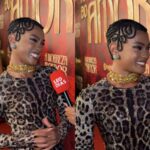 Erika Januza sorrindo em foto profissional