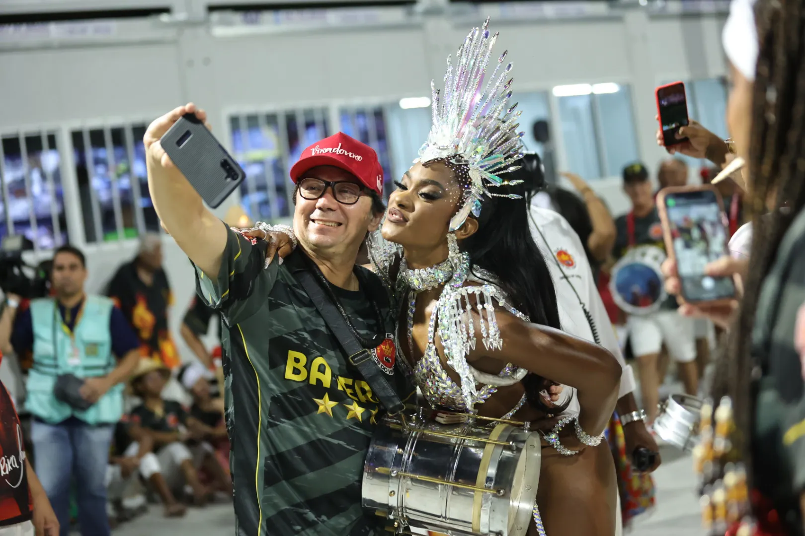 Erika Januza internada com infecção renal, atriz brasileira