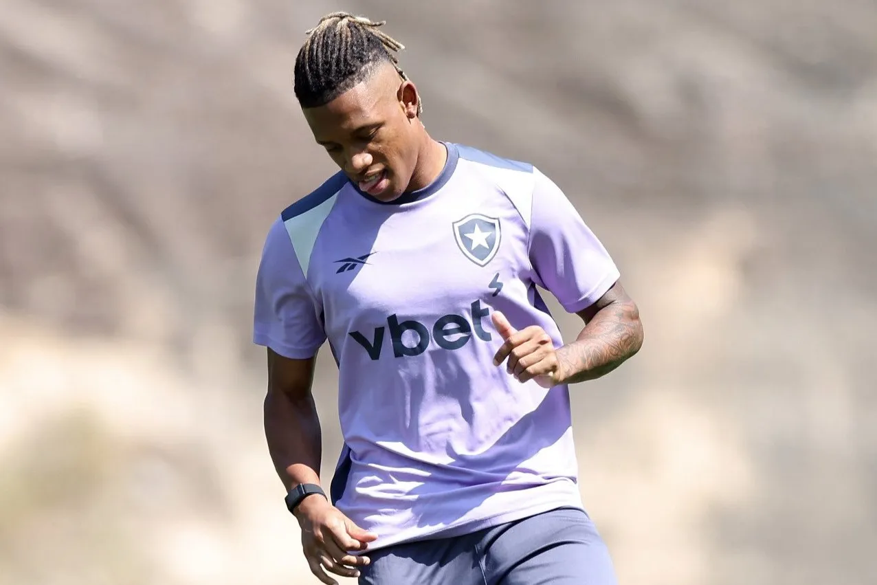 Jogadores do Botafogo e Chapecoense em partida do Brasileirão na Arena Condá