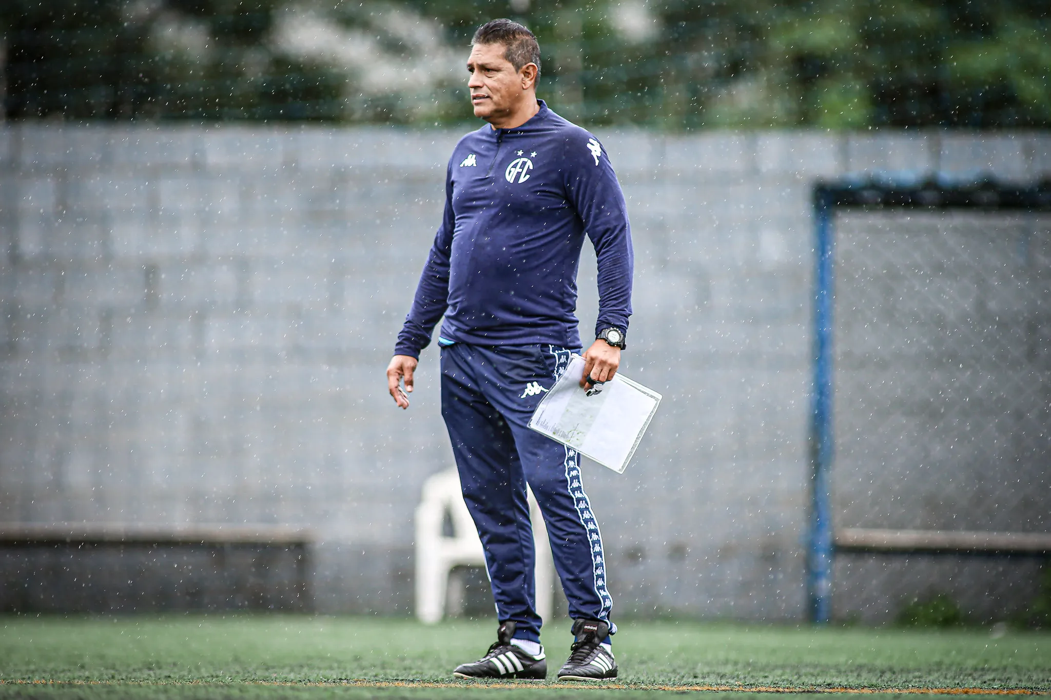 Elio Sizenando com a equipe do Guarani, escalação definida