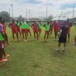 Time do Piauí treinando em campo, com foco nos jogadores Williams Bahia e Guilherme Belea