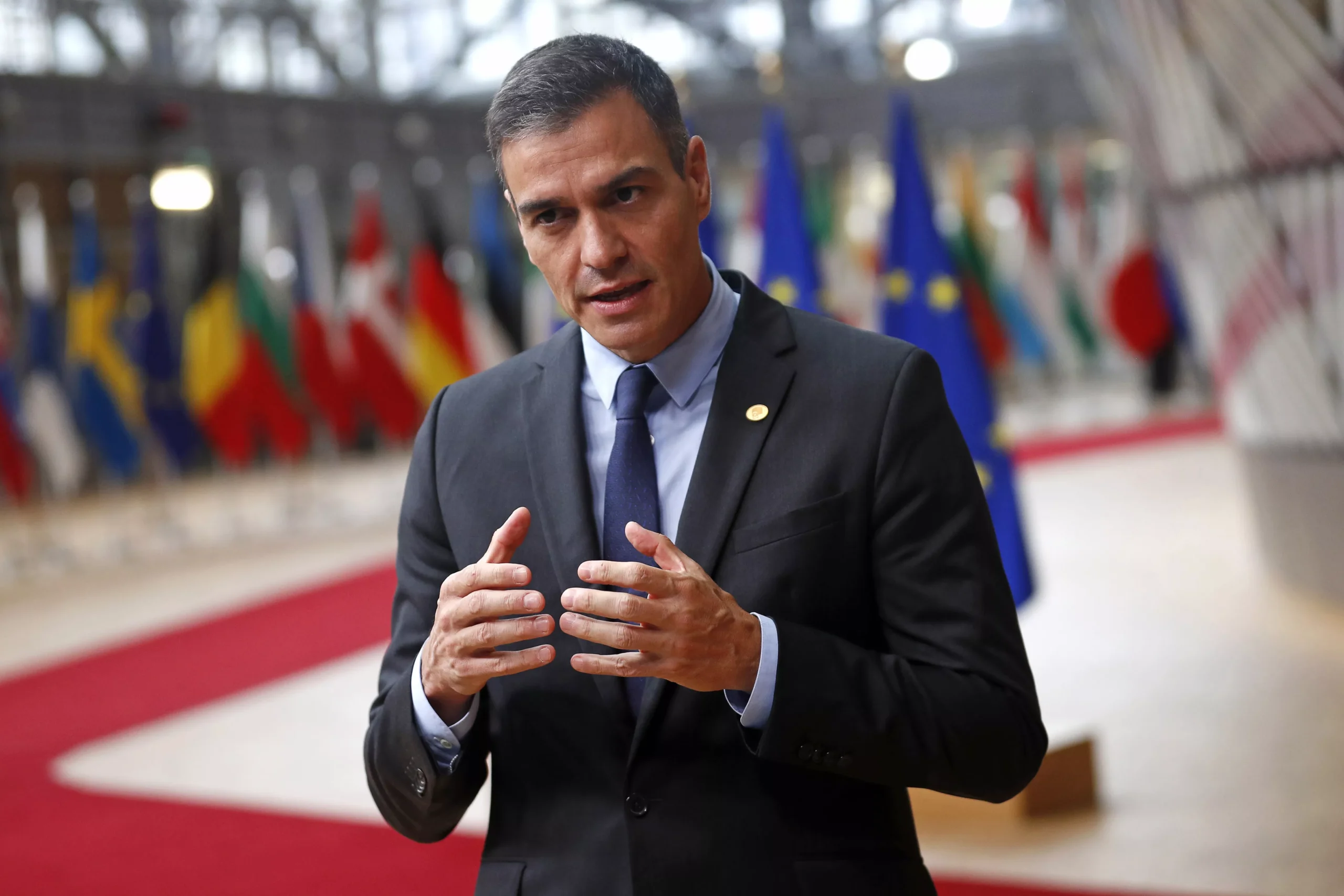 Pedro Sánchez, primeiro-ministro da Espanha, em Bruxelas, discutindo o Acordo UE Israel