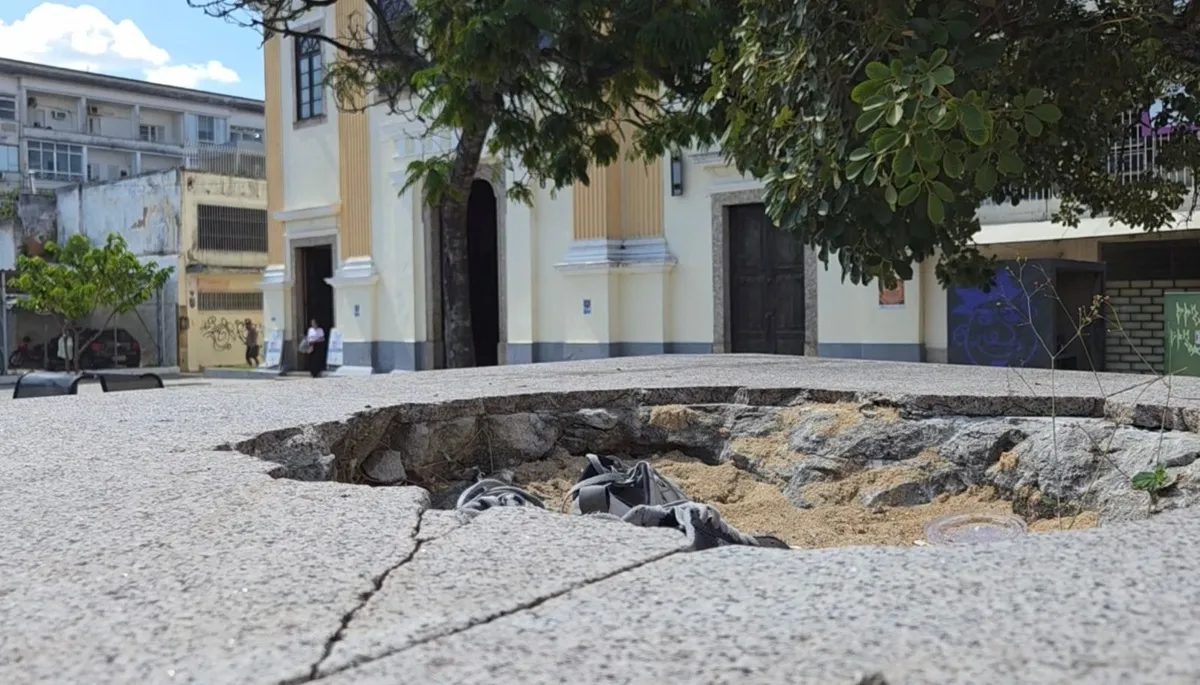 Base da estátua de Tiradentes vazia em Campos dos Goytacazes