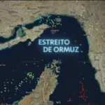 Petroleiro no Estreito de Ormuz com tráfego reduzido