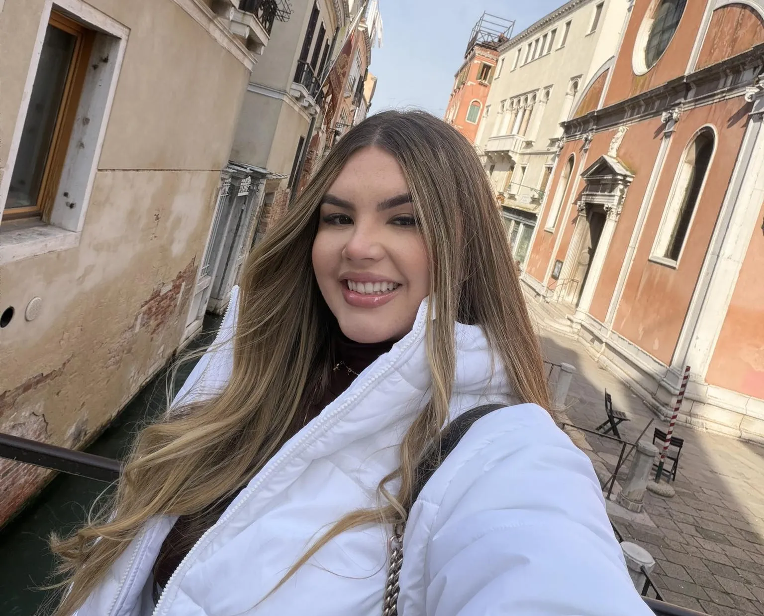 Foto de Julia Vitoria Sobierai Cardoso, estudante de medicina, vítima de feminicídio no Paraguai.