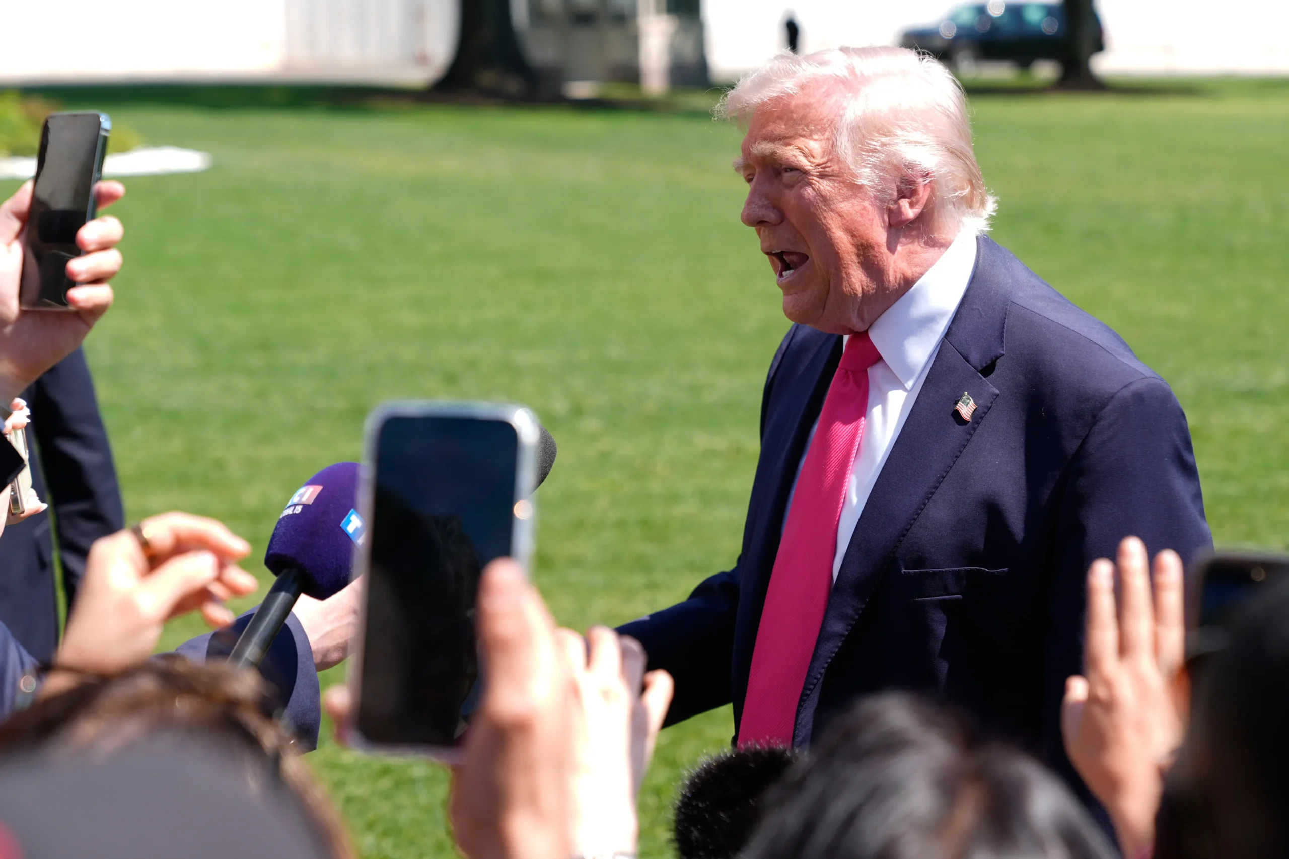 Navio de guerra americano no Estreito de Ormuz, bloqueio naval de Trump