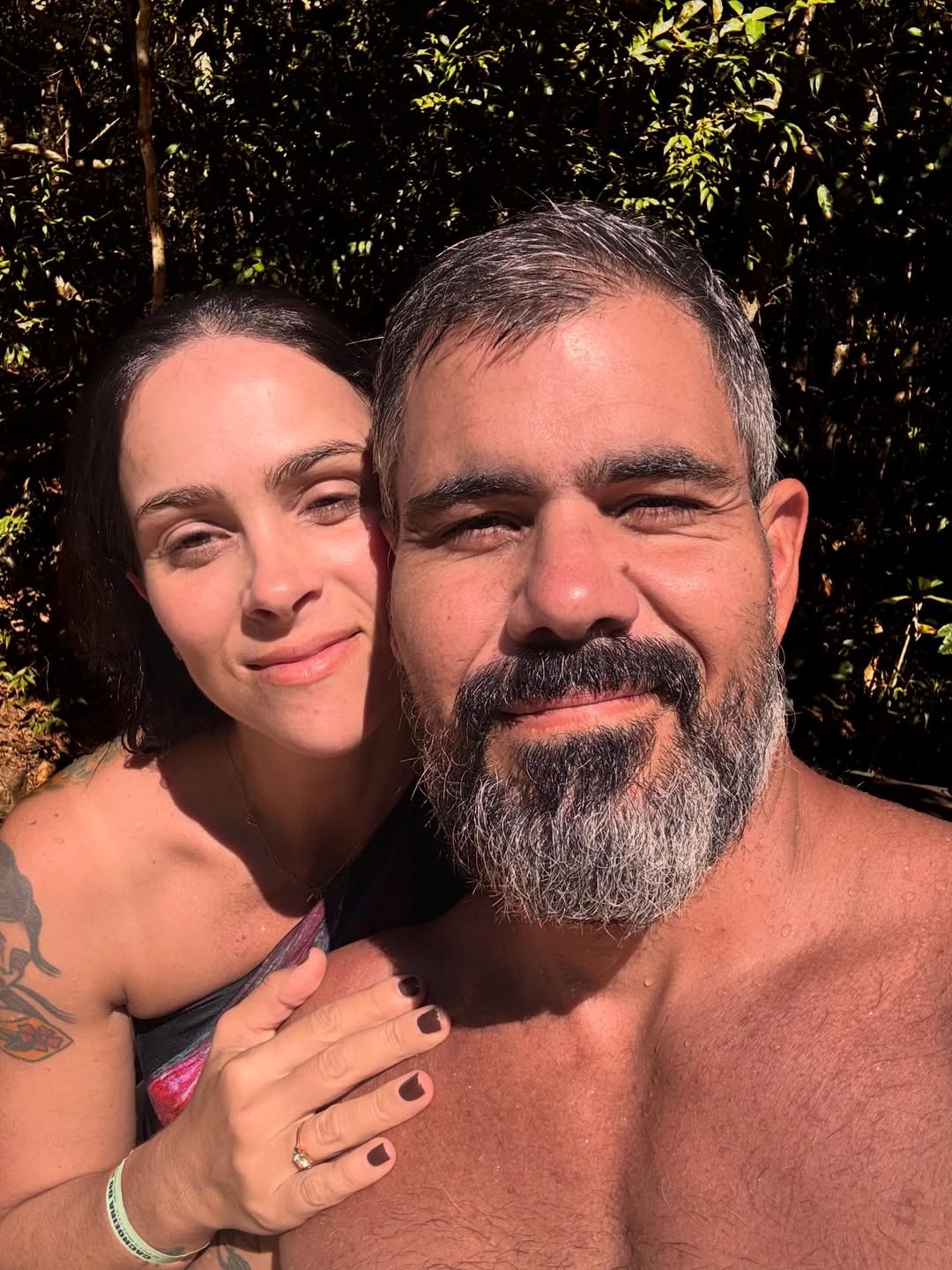 Fábio Porchat ironiza Juliano Cazarré em vídeo sobre curso masculino