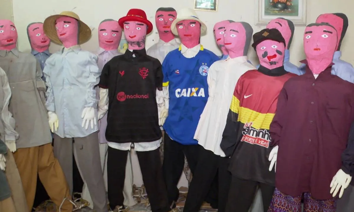 Boneco de Judas artesanal pronto para a queima