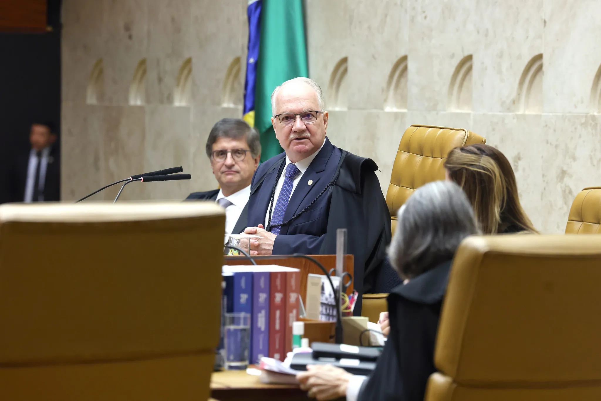 Fachin e Dino discutem reforma judiciária no STF