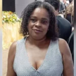 Mulher com expressão de cansaço e preocupação, representando a luta da família para enterrar o corpo de Lígia Ferreira de Souza devido à burocracia.