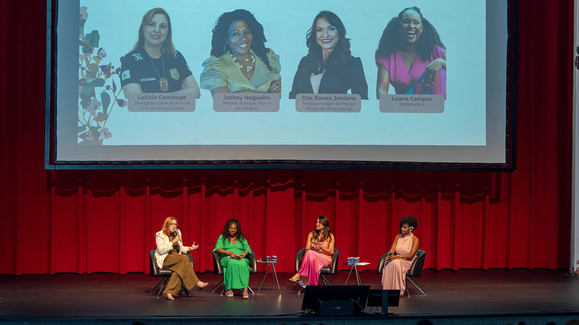 Mulheres no evento Fé Nelas, empreendedorismo feminino, networking, palestras, Fecomércio MG, Sesc Palladium, Belo Horizonte