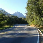 Carros em fila na RJ-116 no feriado de Tiradentes