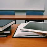 Estudantes universitários estudando para o Fies 2026