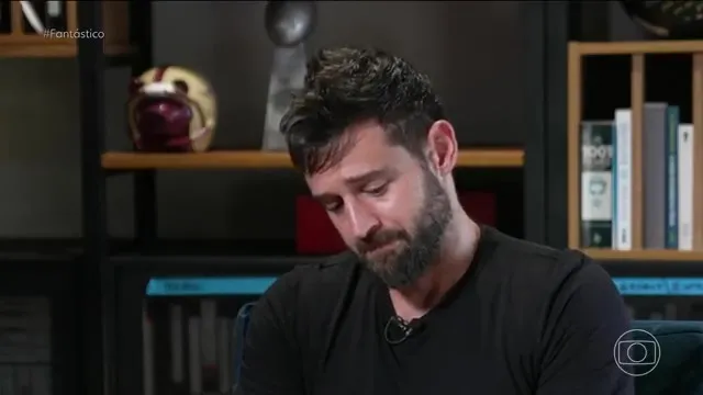 Oscar Schmidt, ex-jogador de basquete brasileiro, em um retrato que transmite serenidade e a memória de sua batalha contra o câncer.