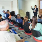 Grupo de empresários atentos em workshop da Firjan sobre Reforma Tributária