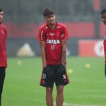 Jogadores Lucas Paquetá e Jean Lucas antes do duelo Flamengo x Bahia