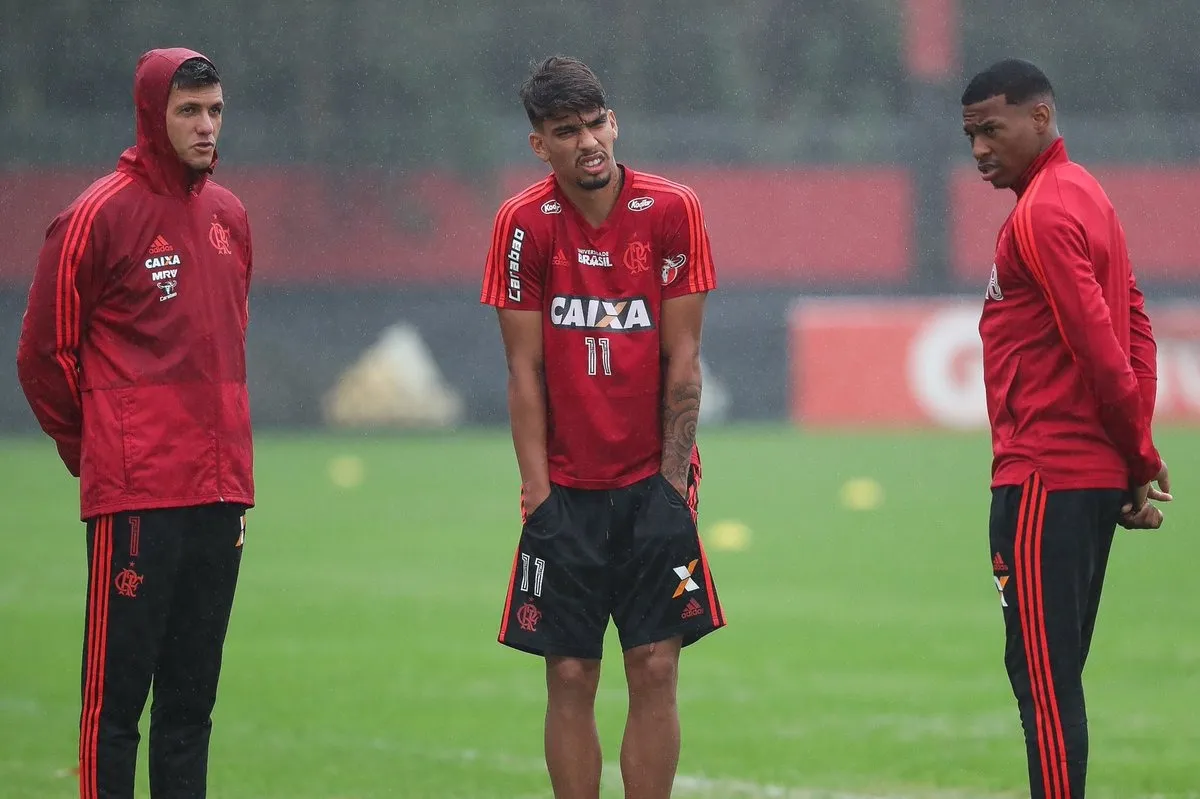 Jogadores Lucas Paquetá e Jean Lucas antes do duelo Flamengo x Bahia